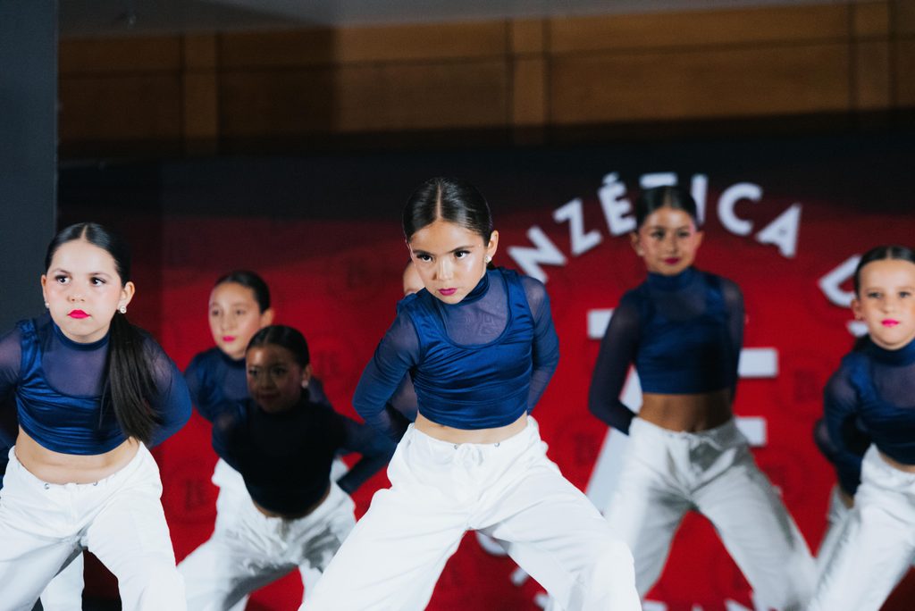 Competencia en el escenario Zé