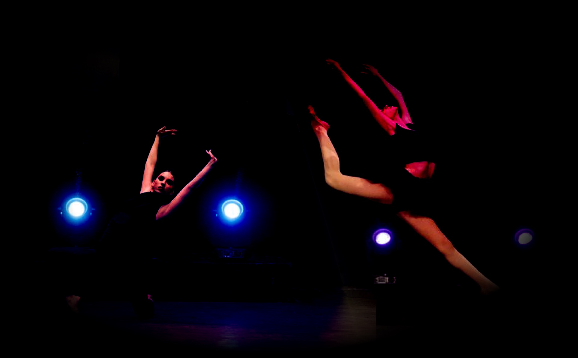 Bailarines en la portada del sitio histórico de Danzética